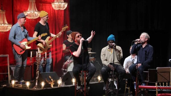 live band spiller musik